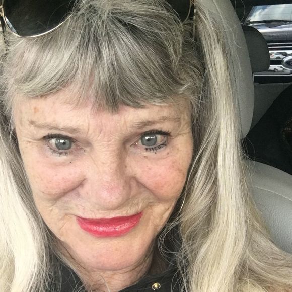 Meet your Posher, Aly - Picture 1 of 1